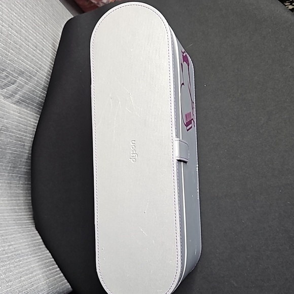 DYSON PLATINUM PRESENTION CASE - Picture 2 of 11